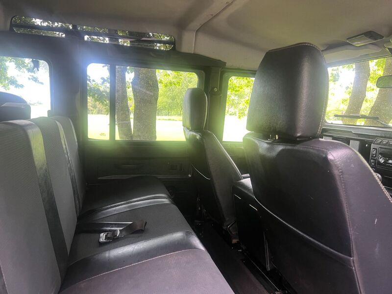 LAND ROVER DEFENDER
