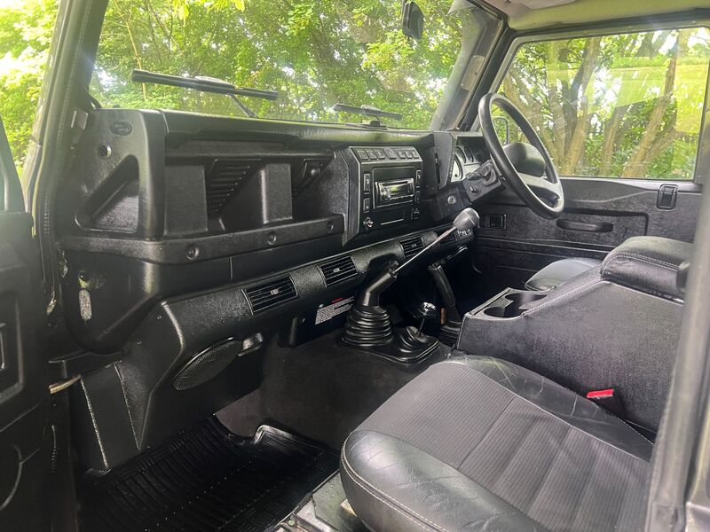 LAND ROVER DEFENDER