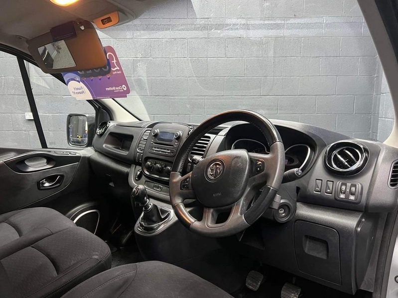 VAUXHALL VIVARO