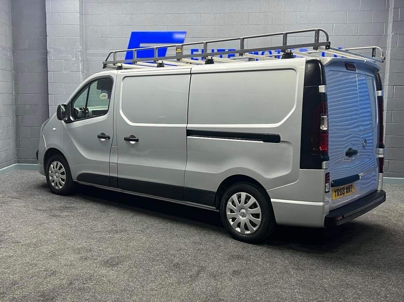 VAUXHALL VIVARO